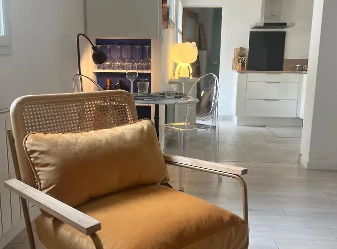 Maison La Madeleine Rooftop Ferienhaus *